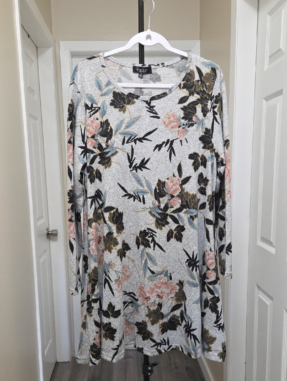 Papillon Blanc Gray Floral Long Sleeve Dress